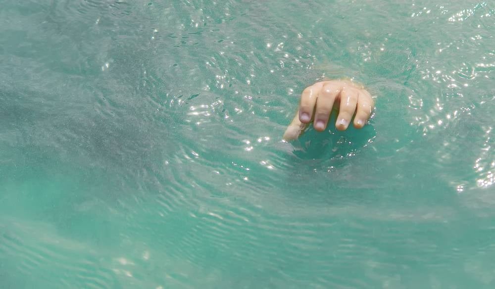 A local man, believed to be drunk, was found drowned in a retention pond in Tasik Puteri Centre Park, Batu Arang, Rawang today - Photo 123RF