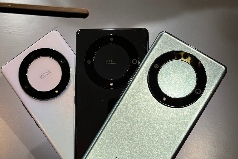 The new Honor X9a 5G available in Midnight Black, Titanium Silver, and Emerald Green colours.