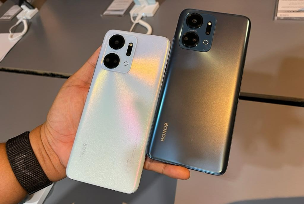 The two out of three colours for Honor X7a.