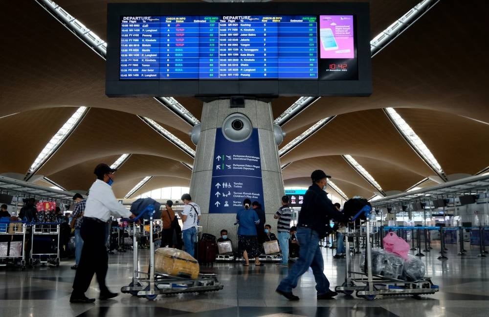 A total of 291 additional flights to various domestic destinations have been approved by the Malaysian Aviation Commission (Mavcom) for the Chinese New Year celebrations in a bid to overcome the issue of flight fare hikes during festive seasons. - FILE PIX