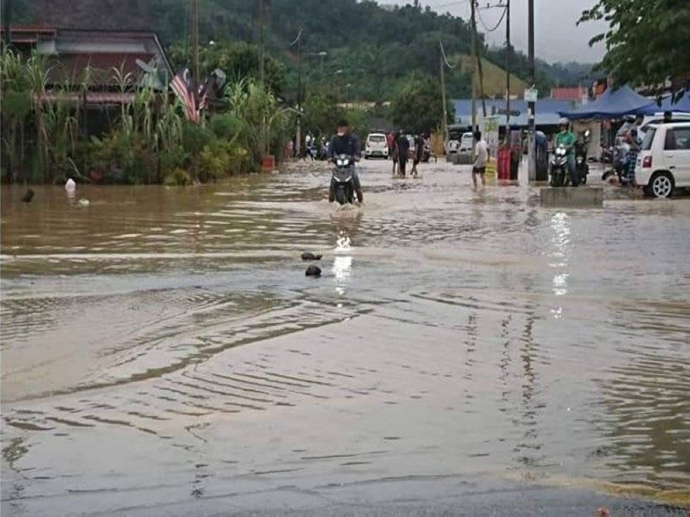 The Kelantan government is looking at several pieces of state-owned land to be turned into temporary relief centres (PPS)
