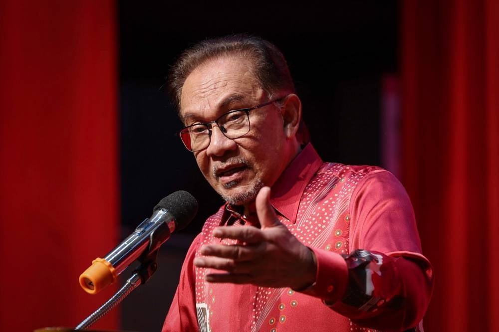 Prime Minister Datuk Seri Anwar Ibrahim speaking at the Chinese New Year open house, hosted by the Kuala Lumpur and Selangor Chinese Assembly Hall (KLSCAH) at the KLSCAH building today. - BERNAMA