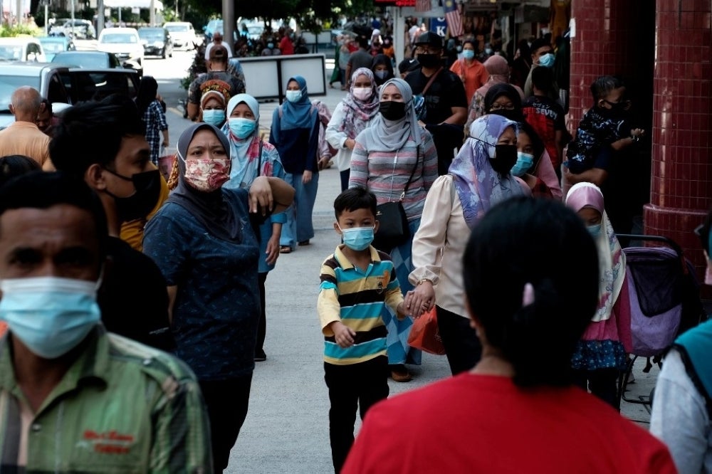 The issue of absolute poverty in Malaysia can be resolved effectively if the government forms an integrated database.