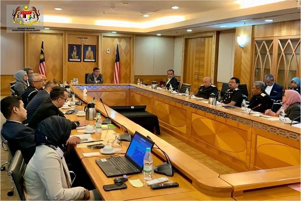 Saifuddin chairing a special meeting to resolve issue involving congestion at the Passport Issuing Office at KLIA.