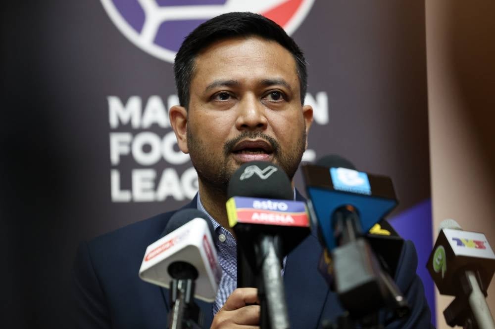 Malaysia Football League (MFL) Chief Executive Officer (CEO) Stuart Ramalingam speaks at a press conference on the 2023 Malaysia League Calendar at Wisma FAM today. - BERNAMA