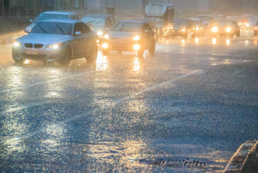 MetMalaysia issues a continuous rain warning in several areas in Pahang and Johor. Photo - 123RF
