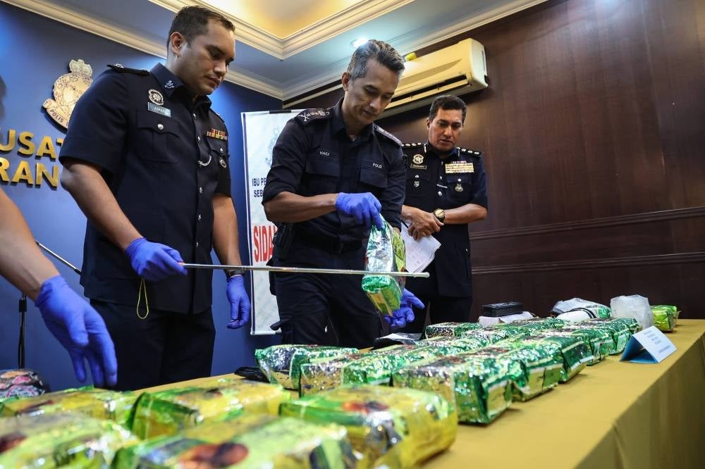 Shuhaily showing some of the seized 41.81 kilogram (kg) syabu worth RM1.5 million during a press conference today. Photo by BERNAMA