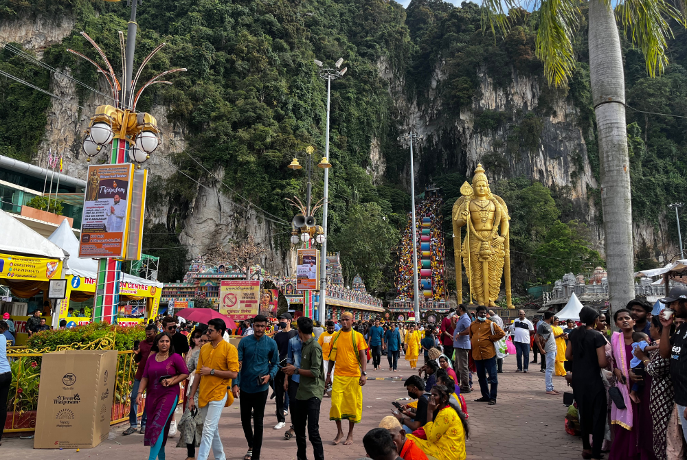 Public visited the Batu Caves temple today regardless of their races and religions = pic by Hajar Umira