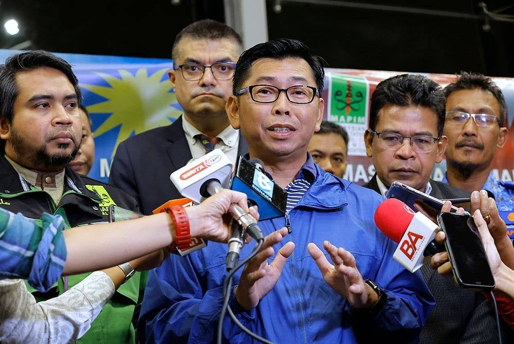 Deputy Foreign Minister, Datuk Mohamad Alamin.
