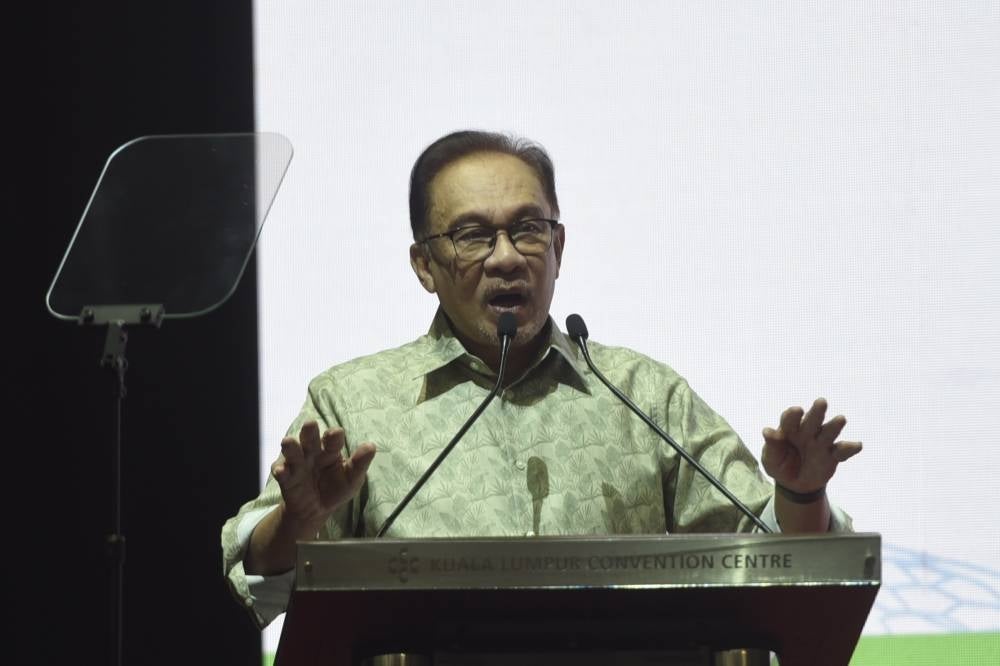 Anwar during his speech at the MYFutureJobs Career Carnival 2023 today. Photo by RAFEQ REDZUAN.