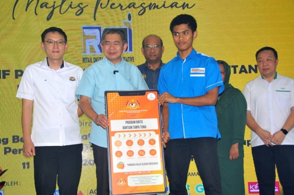 Domestic Trade and Cost of Living, Datuk Seri Salahuddin Ayub. 