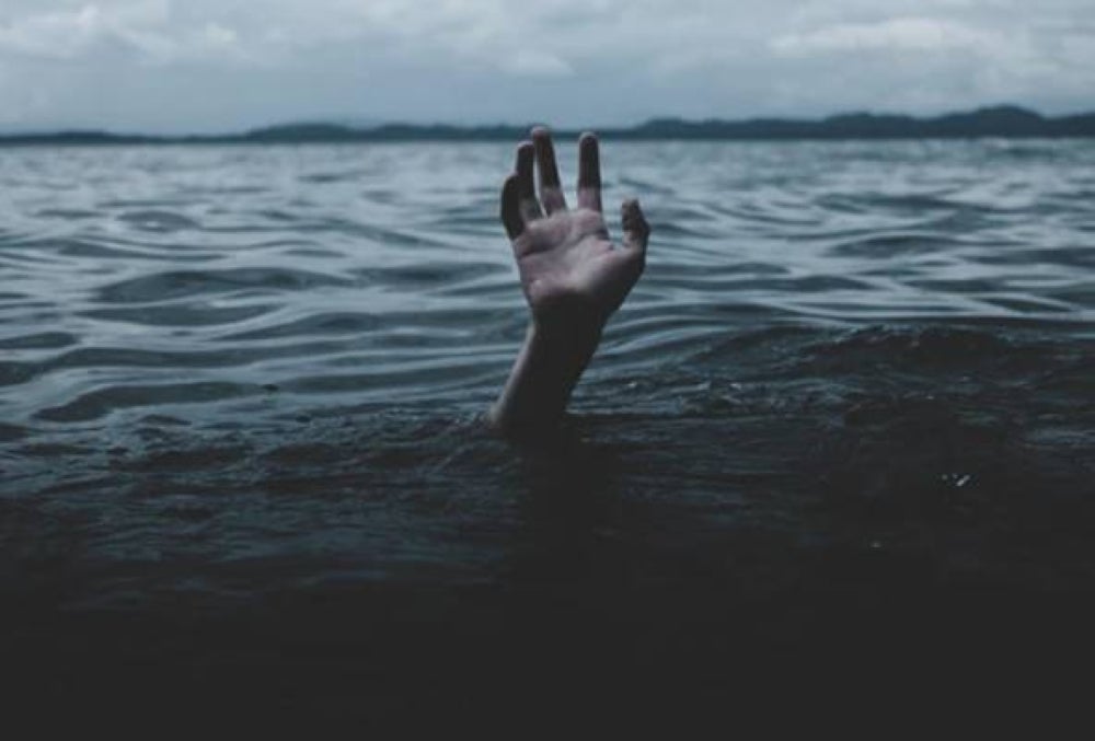 A man was feared drowned while his friend was found stranded on the other side of the river at Batu 12, Sungai Pisang in Gombak.