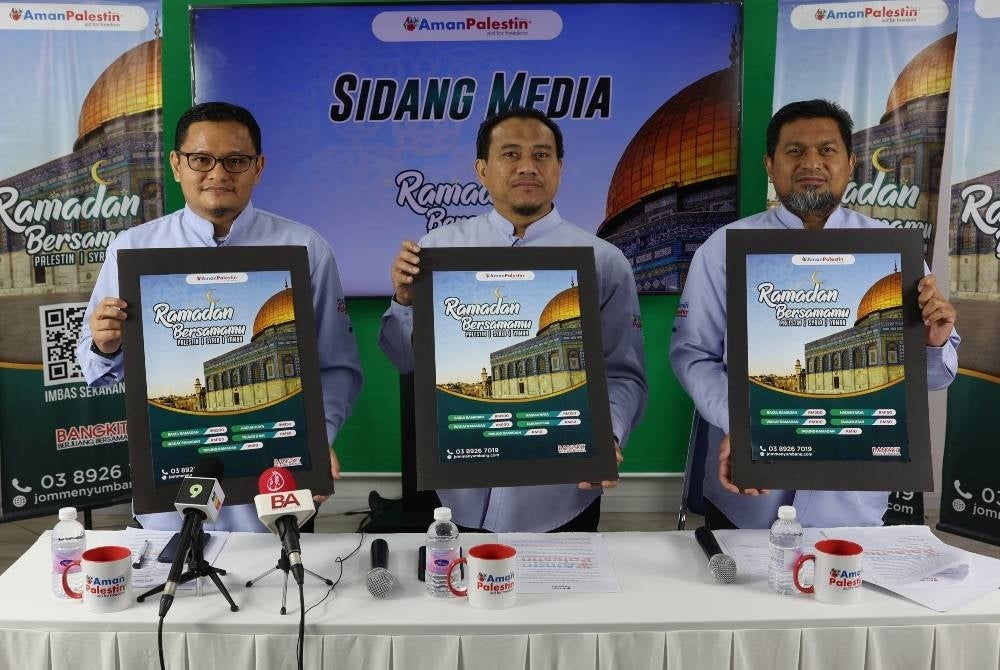(From left) Aman Palestin Marketing General Manager Muhd Farhan Muhd Fadhil, Aman Palestin Chief Executive Officer Awang Suffian Awang Piut and Malaysia Regional Operations Manager Khairul Amin Ibrahim during the press conference to launch the Ramadan Bersamamu campaign at Aman Palestin, Bangi today. - BERNAMA