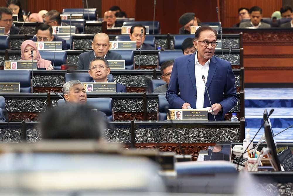 Anwar at Dewan Rakyat today - Bernama pic
