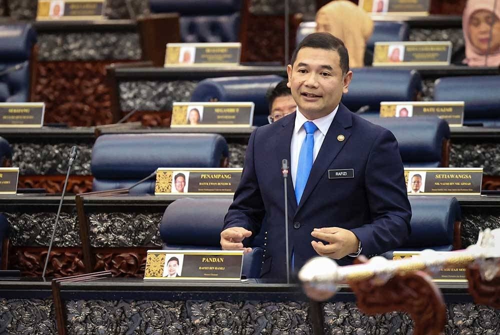 Rafizi during the question and answer session at Dewan Rakyat today. - Bernama pic