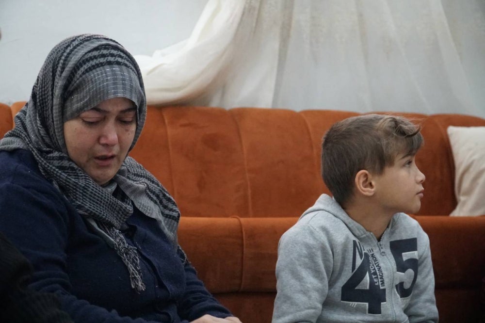 Sobah Tayyar (left) tearfully tells the story of her eldest daughter, Muna Tayyar, 17, who was killed in the earthquake that hit Turkiye on February 6 - SINAR