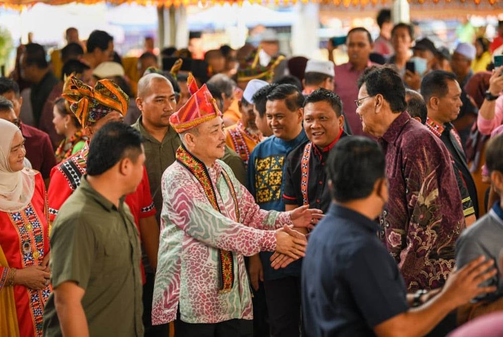 Hajiji meeting the public at Duang Festival in Rumpun Bajausama Cultural House, Kampung Lok Batik, Tuaran, today.