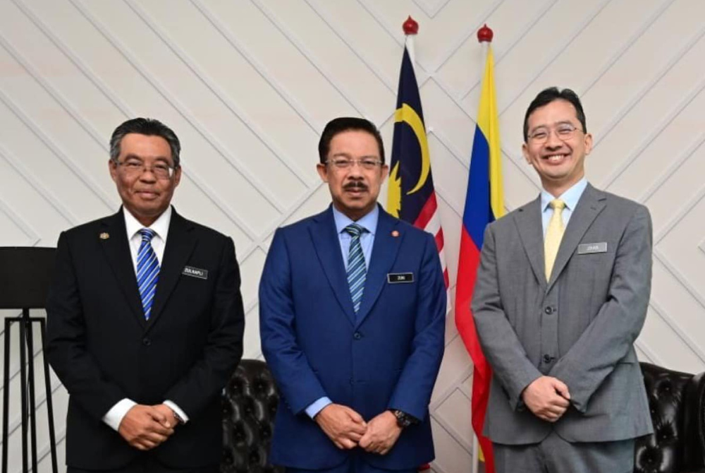 (From left) Datuk Dr Zulkapli Mohamed, Tan Sri Mohd Zuki Ali and Datuk Johan Mahmood Merican. Photo: Tan Sri Mohd Zuki Ali Facebook page