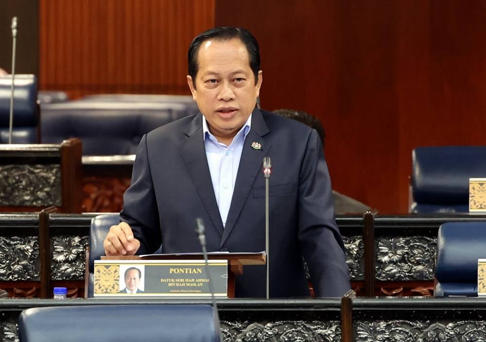 Deputy Finance Minister Datuk Seri Ahmad Maslan said in 2022, consumption of the three types of fuel in the lowest income group (B40) was only 24 per cent, while the middle-income group (M40) was 41 per cent and T20 was at 35 per cent. -Bernama pic
