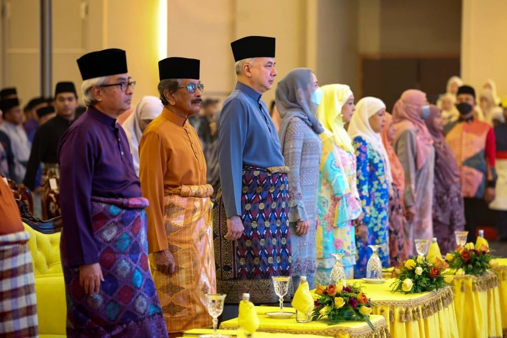 Sultan of Perak Sultan Nazrin Shah and Raja Permaisuri of Perak Tuanku Zara Salim graced the closing ceremony of the Perak Al Quran Recitation and Memorisation competition held for two days at the Casuarina Convention Centre in Meru, last night.