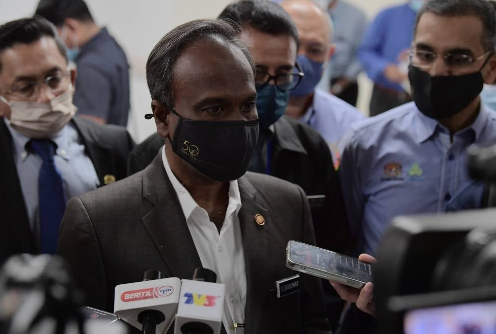 Human Resources Minister V. Sivakumar said the action of employers or companies that fire local workers and replace them with foreign workers is against the provision in Section 60M of the Labour Act 1955. - BERNAMA