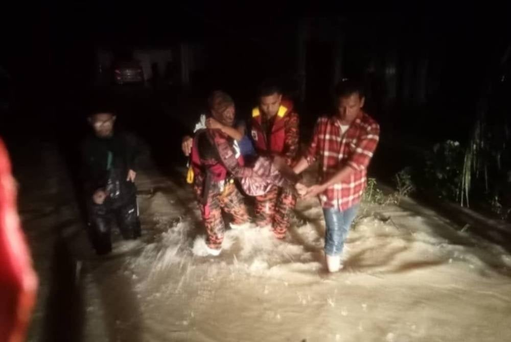 Labis fire and rescue station chief Muhammad Hafifie Md Sarif said his men were supposed to evacuate the victims but could not reach the area as that stretch of road was rendered impassable to all traffic. - BERNAMA