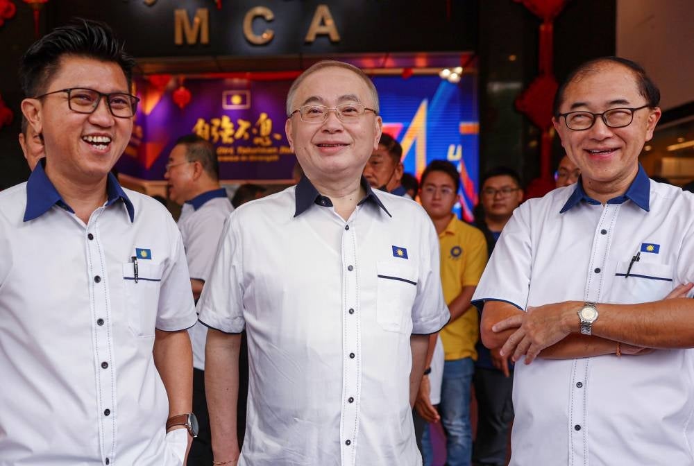 MCA President Datuk Seri Dr Wee Ka Siong (centre) with his Deputy Datuk Dr Mah Hang Soon (right) and MCA Secretary General Datuk Chong Sin Woon at the MCA 74th anniversary celebration ceremony at Wisma MCA today - BERNAMA
