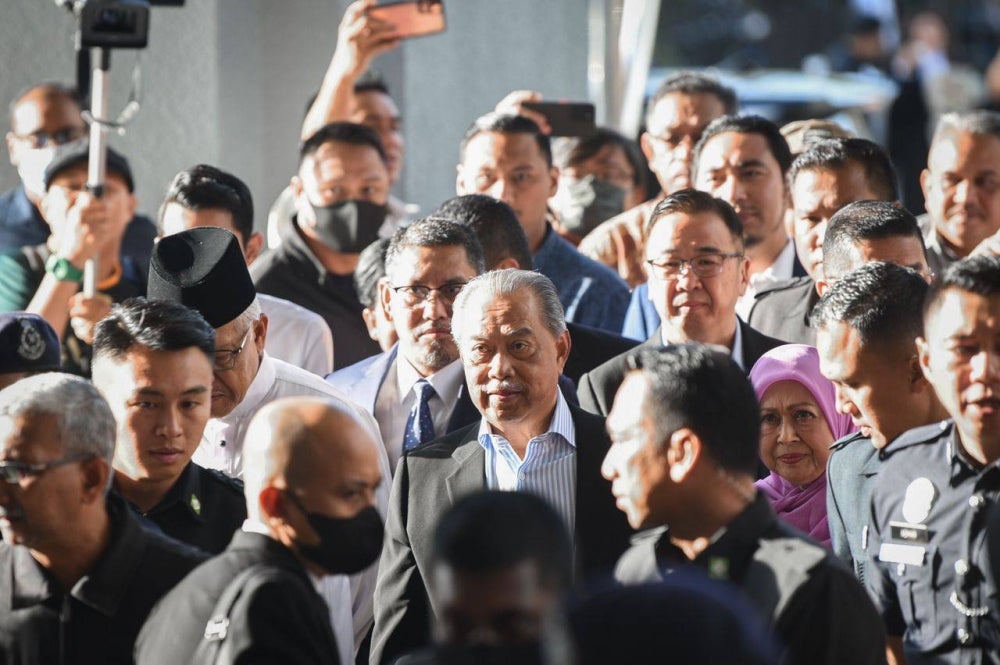 Muhyiddin, the Pagoh MP accompanied by his supporters as well as several MPs and PN leaders.