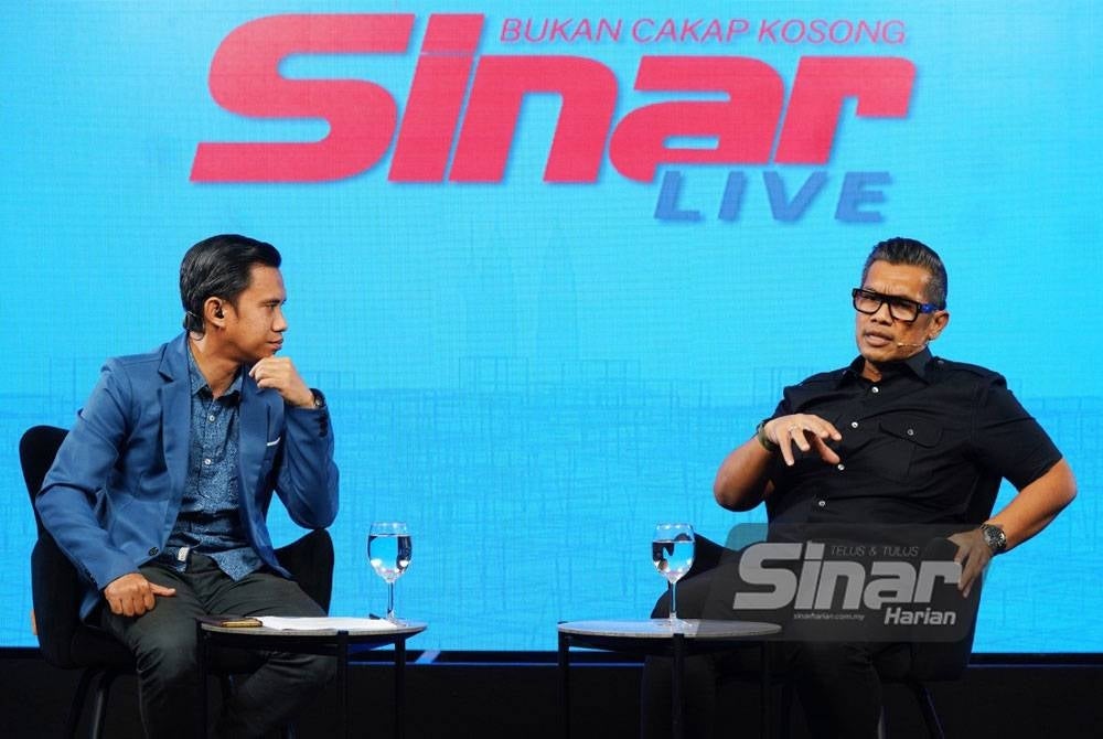 Armand Azha during Sinar Live programme entitled 'Kalau Umno masih tidak berubah' or 'If Umno still remain unchanged' held at Karangkraf Complex on Friday. - Photo by SINAR HARIAN/ROSLI TALIB