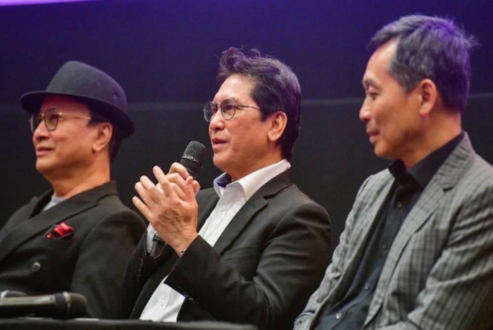 Finas chief executive officer Prof Dr Md Nasir Ibrahim (centre) - Finas Malaysia Facebook