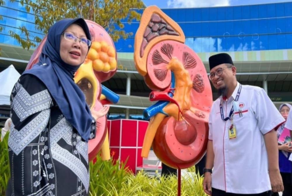 Its Minister Dr Zaliha Mustafa (left) said the support and cooperation would enable to help MOH to reduce the workload among health workers and provide the best service to patients. - BERNAMA