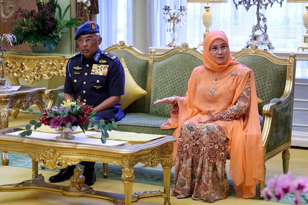 Yang di-Pertuan Agong Al-Sultan Abdullah Ri'ayatuddin Al-Mustafa Billah Shah and Raja Permaisuri Agong Tunku Azizah Aminah Maimunah Iskandariah - BERNAMA