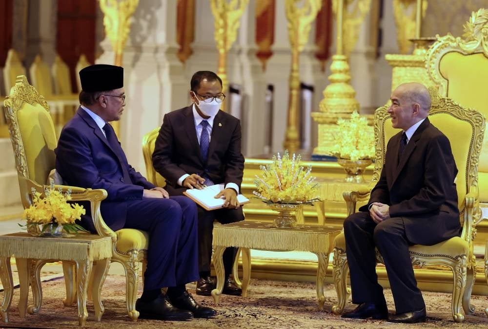 King of Cambodia Norodom Sihamoni (right) meeting with Malaysian Prime Minister Datuk Seri Anwar Ibrahim (left) at the Royal Palace of Cambodia today. - Pic: BERNAMA