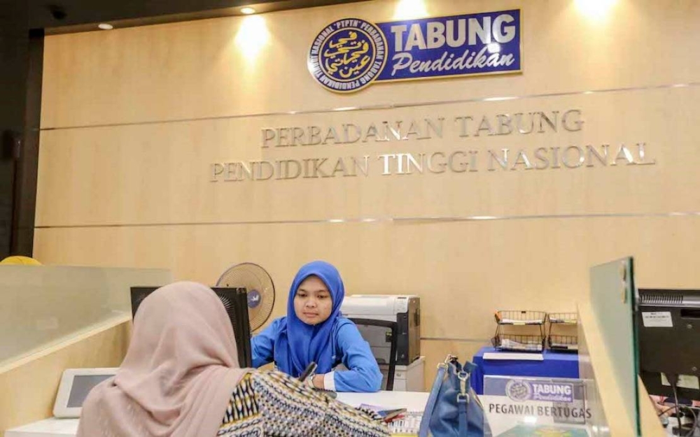 The government's decision to extend the individual income tax relief of RM8,000 for annual net savings in the National Education Savings Scheme (SSPN) until 2024 brings comfort to the depositors. - Photo: BERNAMA