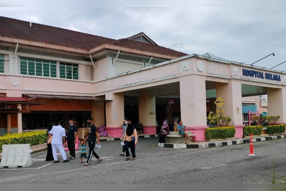 Malacca Hospital on Monday was busy with individuals enetering and exiting. - FILEPIC