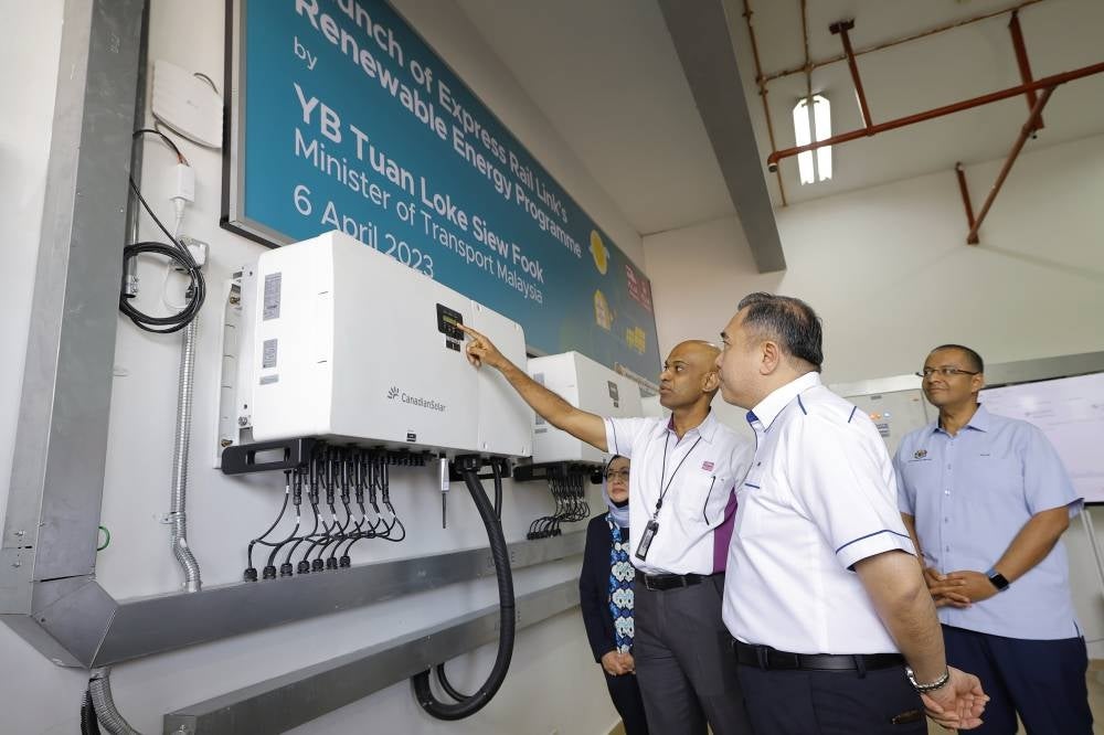 Transport Minister Anthony Loke after launching Express Rail Link Sdn Bhd's (ERL) renewable energy programme at ERL's Salak Tinggi Depot. - BERNAMA