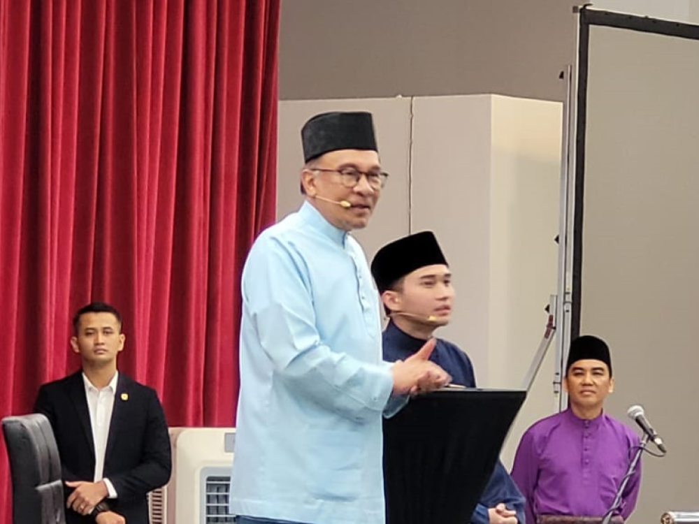 Prime Minister Datuk Seri Anwar Ibrahim in the Dialogue Session with Universiti Teknologi Se-Malaysia Student Representative Council, Shah Alam, on Friday.