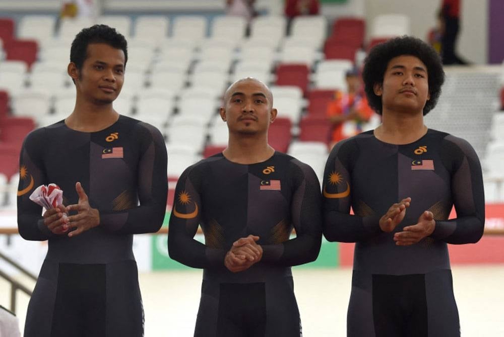 MNCF have requested Fadhil Zonis (right) to be included in the Road to Gold programme alongside Azizulhasni Awang (centre) and Mohd Shah Firdaus Sahrom ( left).