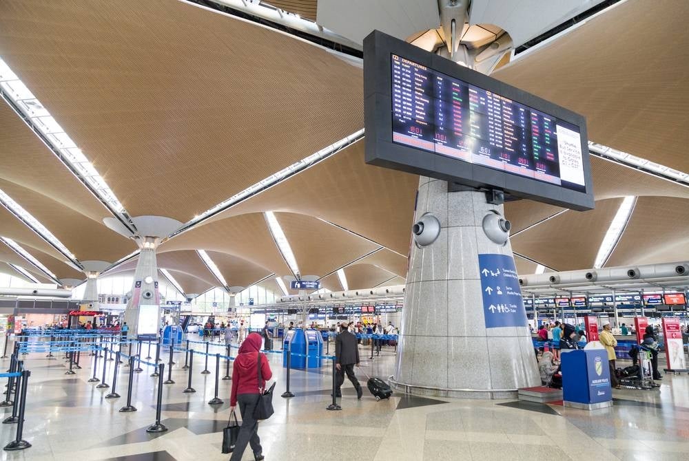 The Transport Ministry has approved 527 additional flights in conjunction with Aildilfitri this year, involving flight services from six companies, namely Malaysia Airlines, Batik Air, AirAsia, Firefly, MASWings and MYAirline.