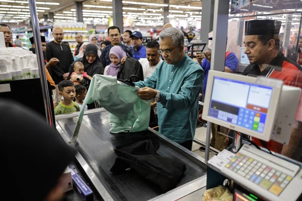 MAIWP chairman Tan Sri Mohd Daud Bakar said the donation was channelled to the group in collaboration with non-governmental organisations (NGOs). - BERNAMA