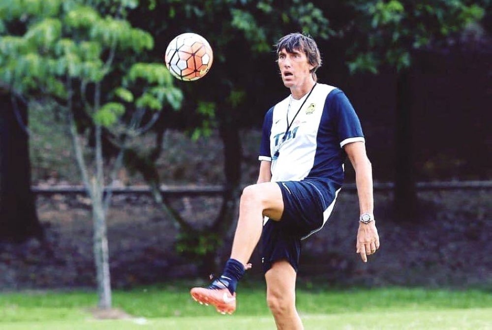 Kelantan FC have reassigned techinical director Frank Bernhardt as their new head coach.