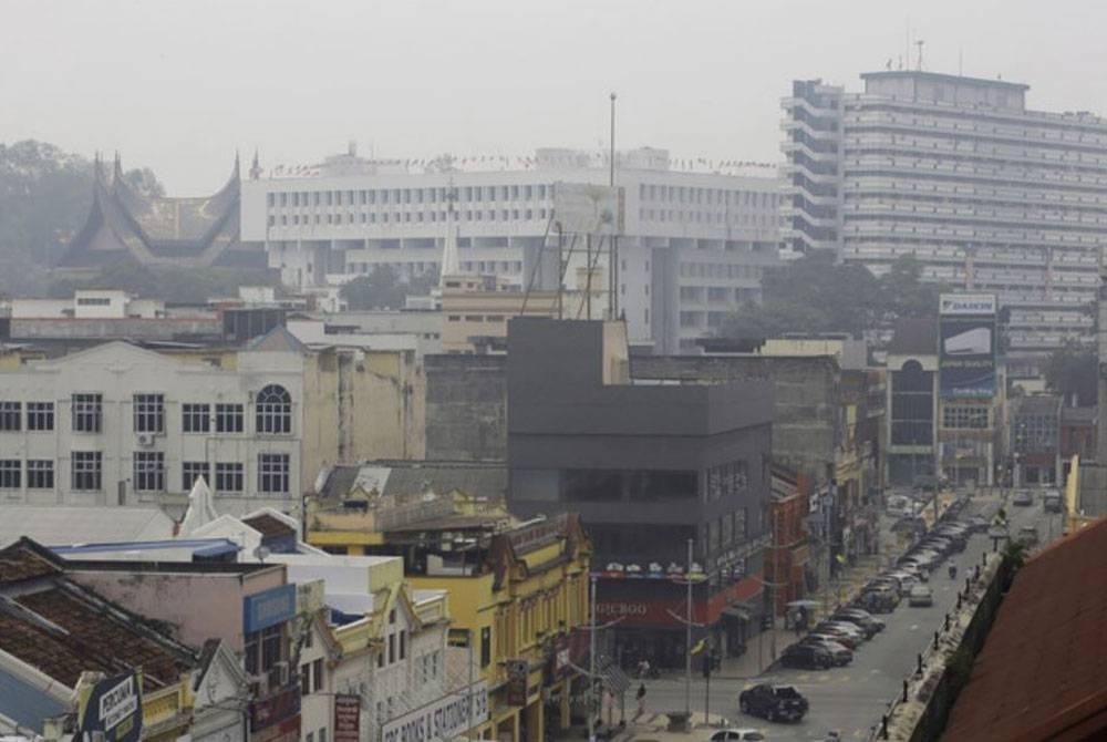 Seremban records API readings of 127 as of noon today. - Bernama pic