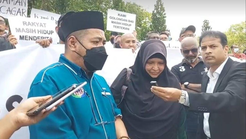 Azmi (left) in a press conference after submitting the memorandum at EPF Tower, Kwasa Damansara on Friday FILEPIC 