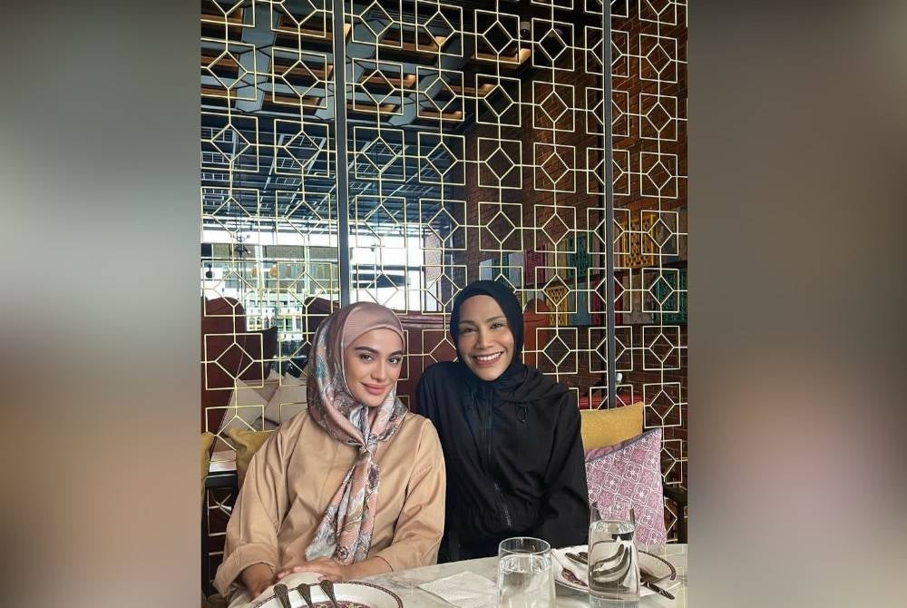 Rohana (right) is said to be critical in the Intensive Care Unit, of Tuanku Muhriz Chancellor Hospital, Universiti Kebangsaan Malaysia. She is seen here with her daughter, actress Kilafairy - Instagram photo @Kilafairyofficial