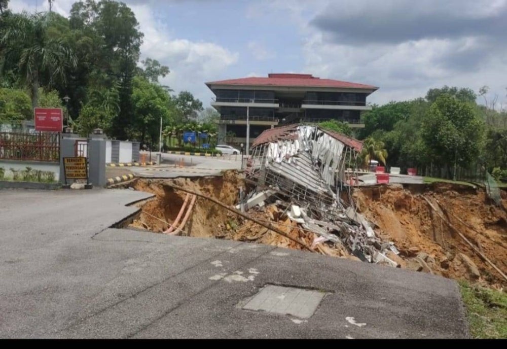 KL MACC entrance - Pic from Bomba KL