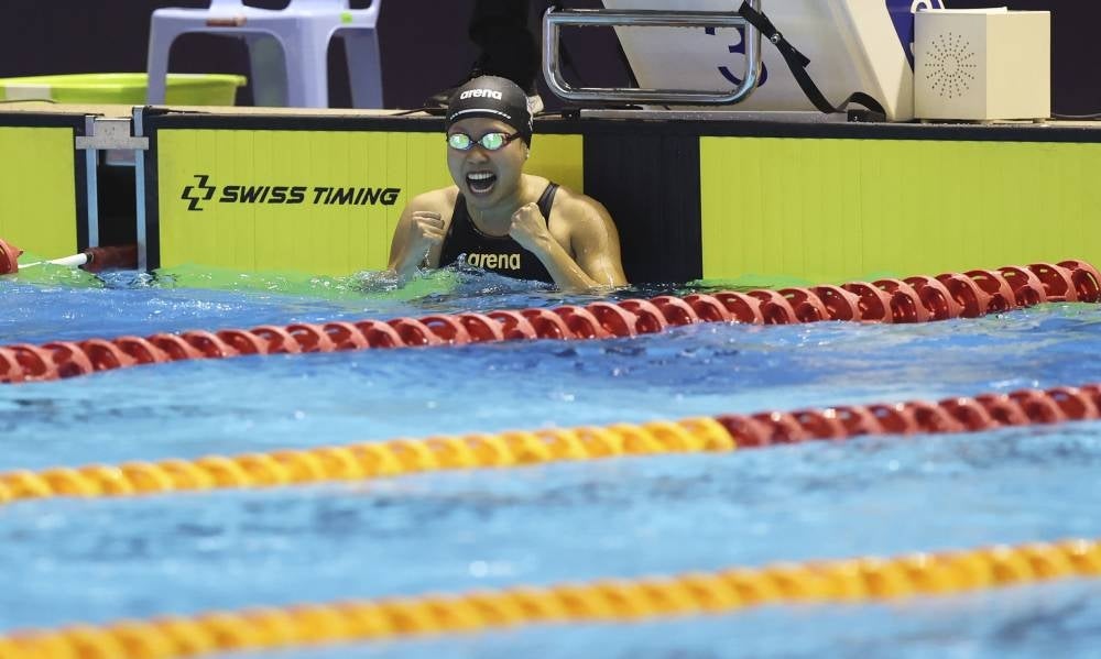 Swimmer Phee Jinq En saves the day for the swimming squad on the first day of competition in the 2023 Sea Games swimming event when she delivered a bronze medal at Morodok Techo Aquatic Centre on May 6, 2023. - BERNAMA