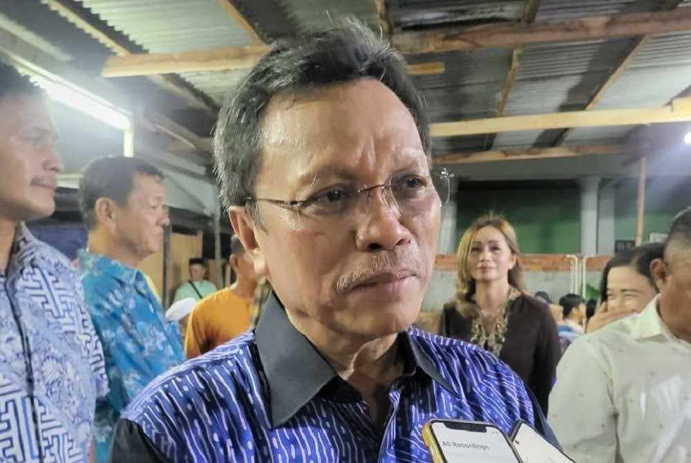 Warisan president Datuk Seri Mohd Shafie Apdal at the Tanjung Aru assemblyman's Aidilfitri open house in Tanjung Aru Kota Kinabalu.
