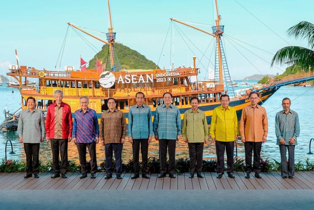 Leaders of Asean member countries pose for a family photo with 'baju batik' at the 42nd Asean Summit 2023 held in Labuan Bajo, Indonesia.
(From left) President of the Philippines Ferdinand R. Marcos Jr, Prime Minister of Singapore Lee Hsien Loong, Deputy Prime Minister/Minister for Foreign Affairs of Thailand Don Pramudwinai, Prime Minister of Vietnam Pham Minh Chinh, Indonesian President Joko Widodo, Prime Minister of Lao PDR Sonexay Siphandone, Sultan Hassanal Bolkiah of Brunei Darussalam, Prime Minister of Cambodia Hun Sen, Prime Minister of Malaysia Datuk Seri Anwar Ibrahim, and Prime Minister of Timor Leste Taur Matan Ruak. - BERNAMA 