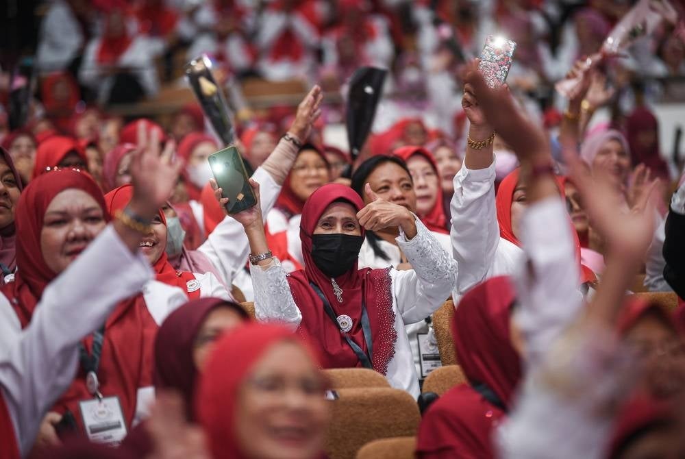 The atmosphere around Dewan Merdeka during the Unity Government Women National Convention in conjunction with the Unity Government National Convention today. - BERNAMA
