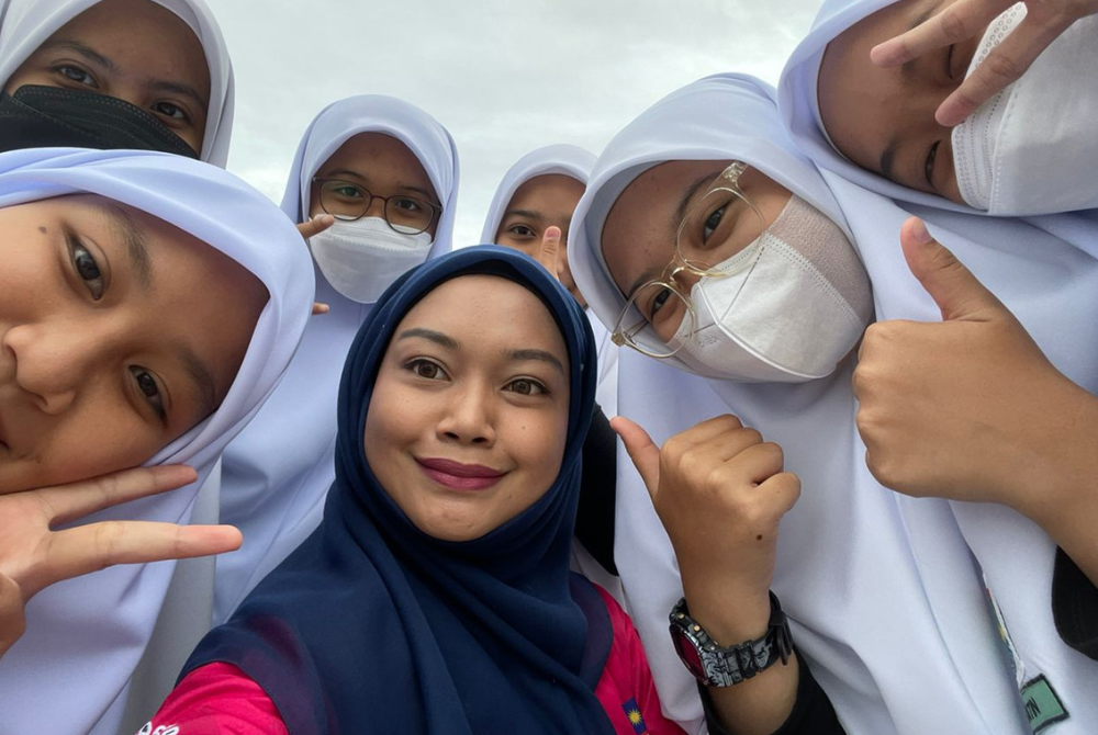 English and biology teacher, Ili Kamila Mokhtar